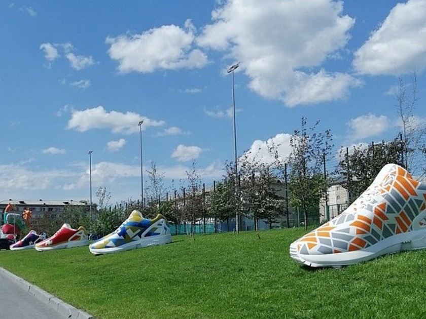 ЧЕТЫРЕХМЕТРОВЫЕ КРОССОВКИ