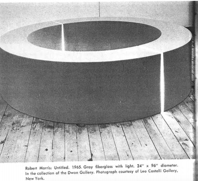 Роберт Моррис. Без названия. 1965. Серый стеклопластик с подсветкой.