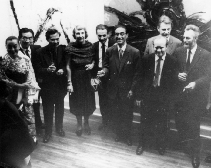 Открытие первой выставки Гутай в США. 1958 год. Courtesy: https://tinyurl.com/rmzj7vz