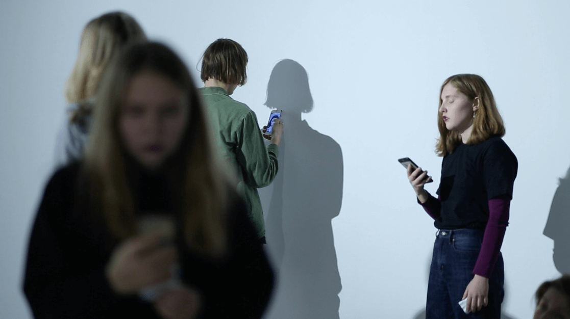 Саша Пучкова, «Синтаксис», 2018. Перформанс на выставке «Становясь бессознательным / Дрожа / С открытыми глазами / Я вижу
