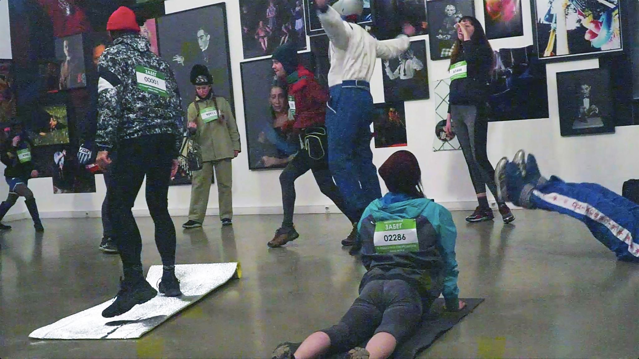 В XL Gallery.