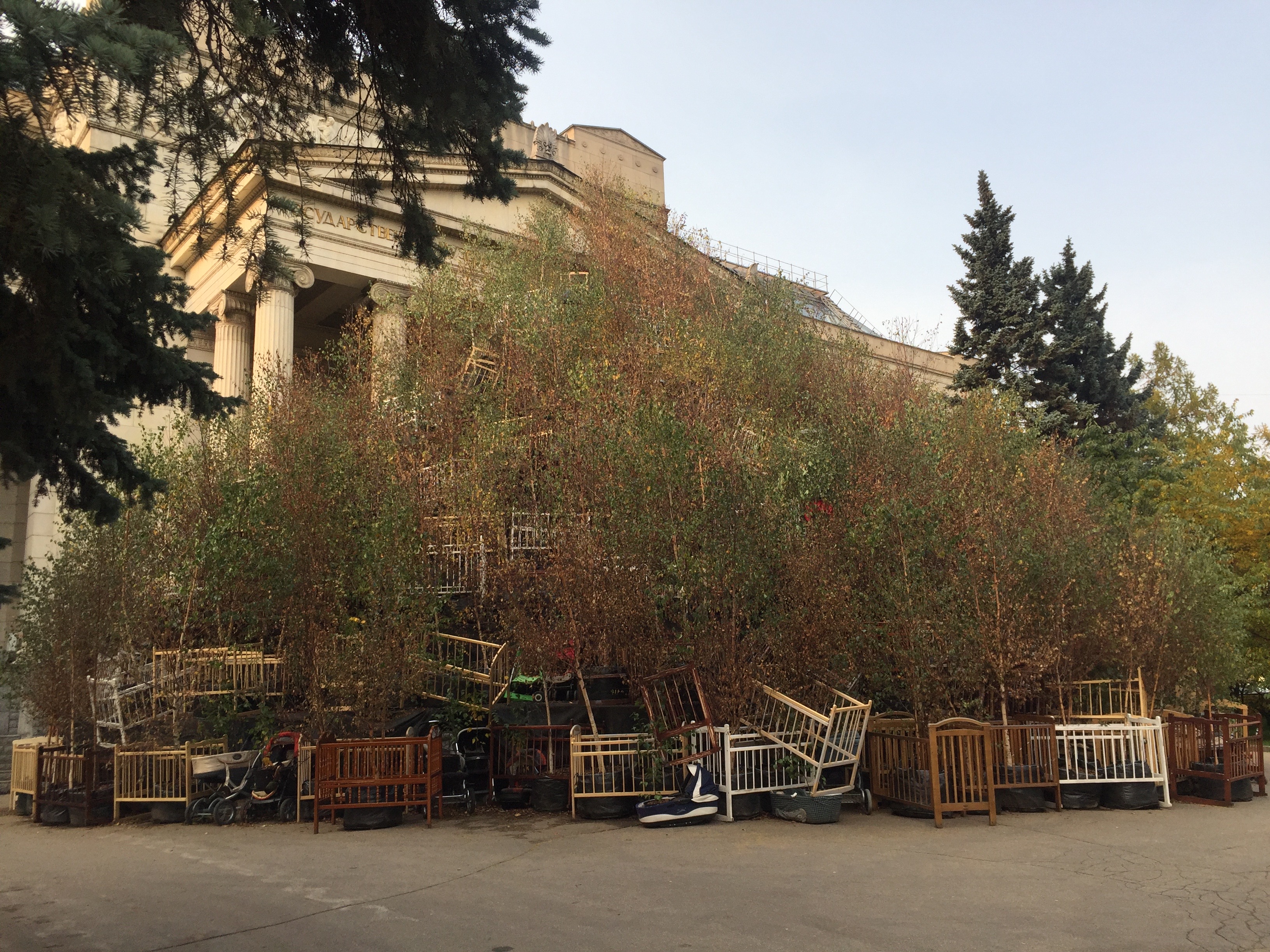 Installation <i>Autumn</i> by Cai Guo-Qiang, Pushkin State Museum of Fine Arts. This and all the other photographs by the