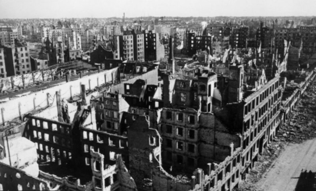 Разрушенный Гамбург после операции «Гоморра» в&nbsp;июле 1943.