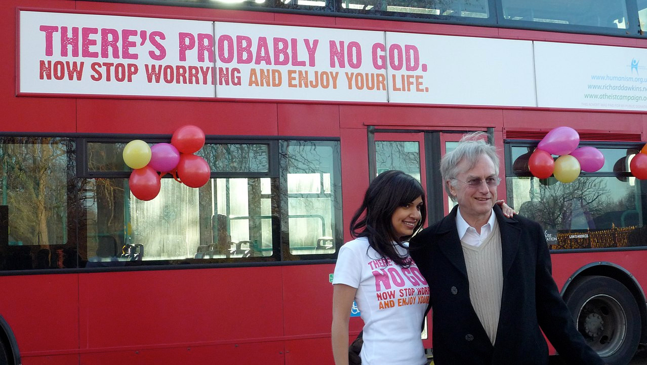 Ричард Доукинс и&nbsp;активистка Ариан Шерин агитируют британцев за&nbsp;атеистическое мировоззрение