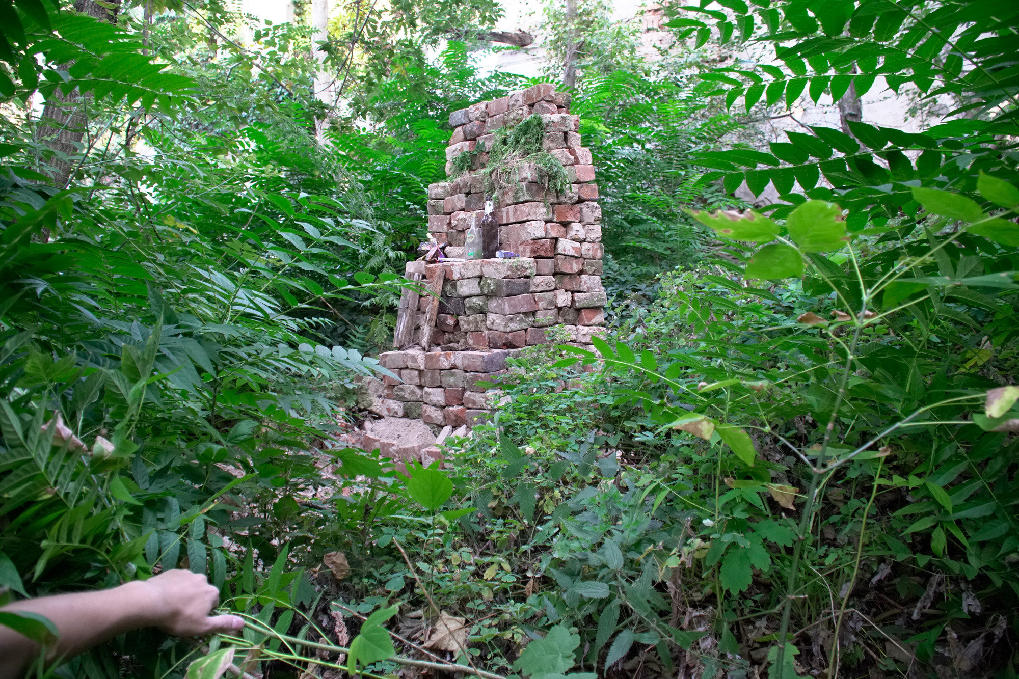 Студия 12345678910. The house faded into the ground, 2018. Фото Александра Ганца и&nbsp;Леры Мальченко