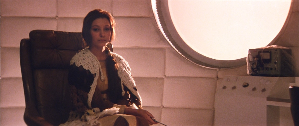 Фантом Хари, сцена из фильма Солярис, 1972, с сайта framerated.co.uk