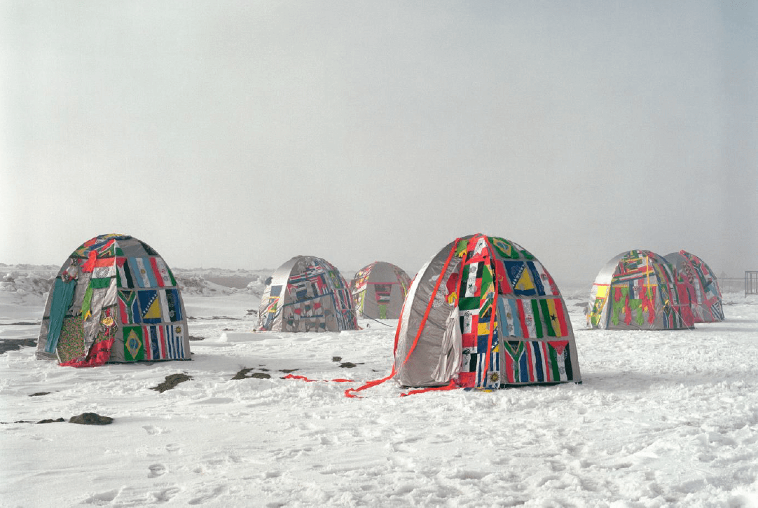 Lucy + Jorge Orta. Antarctic Village No Borders, 2007. Foto: Thierry Bal / ADAGP