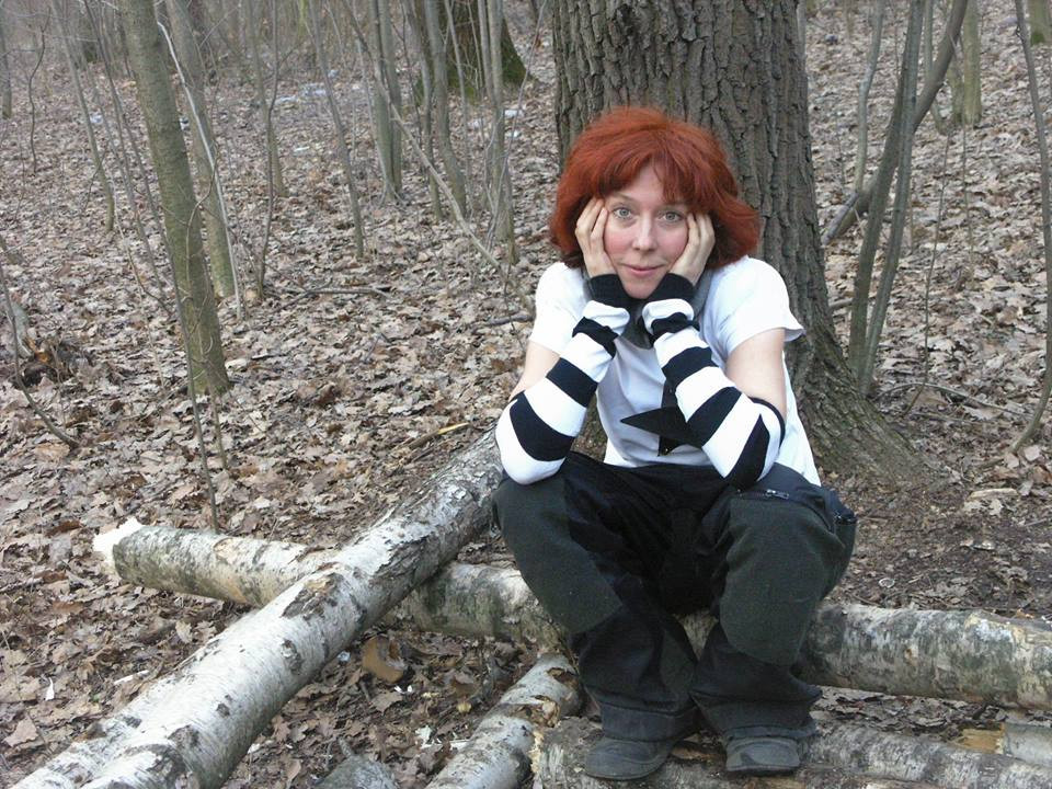 Лена Хейдиз в&nbsp;лесу пишет углями на&nbsp;костре письмо тов.&nbsp;Осмоловскому