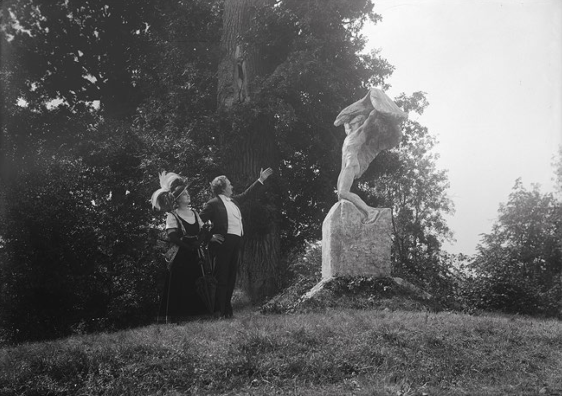 Кадр из&nbsp;фильма «Крылья» (режиссер Мориц Стиллер, AB Svenska Biografteatern, Швеция, 1916)