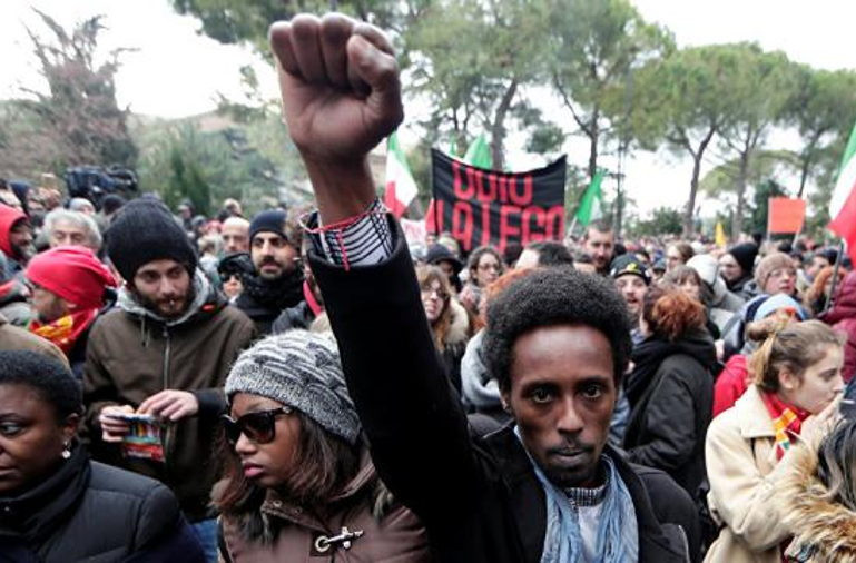 Антирасистская демонстрация в Мачерате, Италия, 2018 (Reuters)
