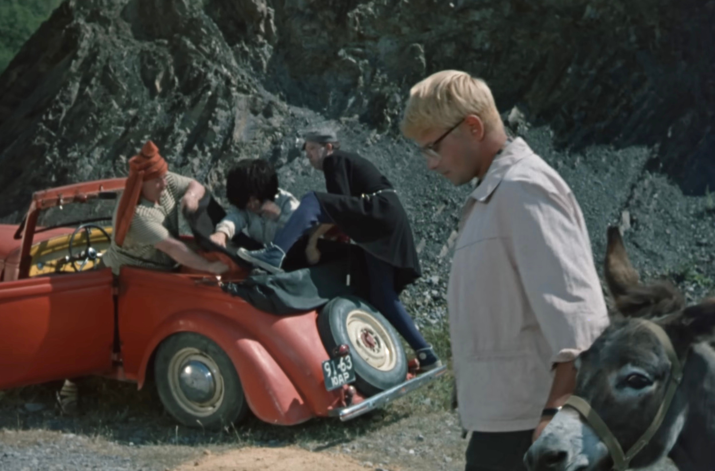 — Ха, шутник! Будешь жарить шашлык из этого "невеста", не забудь пригласить!