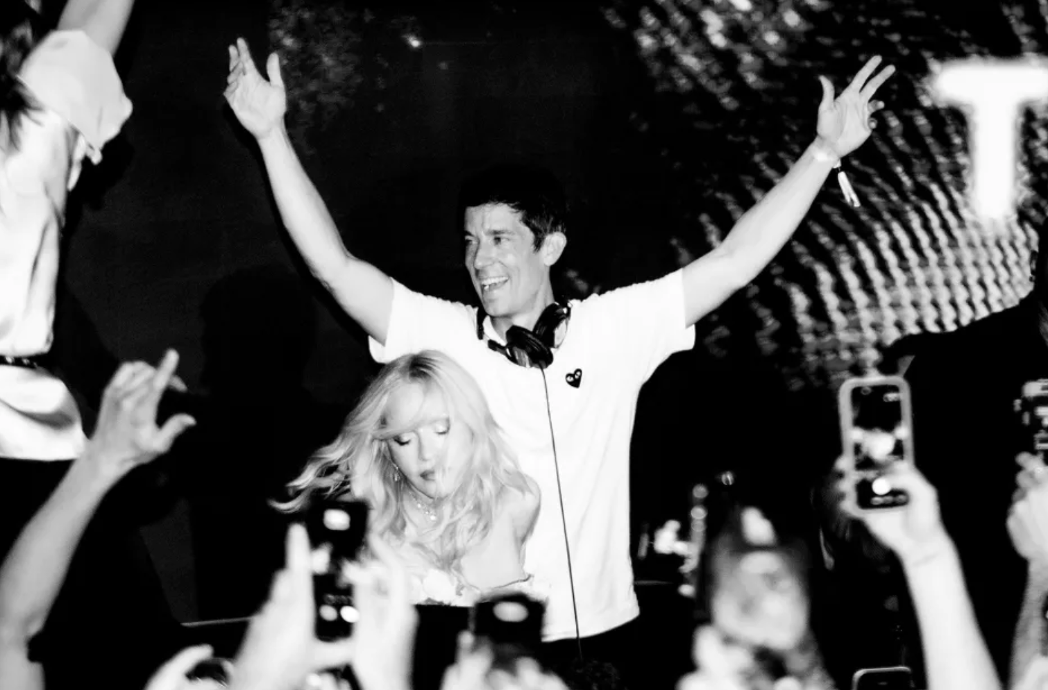 Мадонна и продюсер альбомов Confessions on a Dance Floor (2005) и CONFESSIONS II (2026) Стюарт Прайс на ивенте Club Confessions в Западном Голливуде, Калифорния, 2026 год. Фото: Дуг Кранц