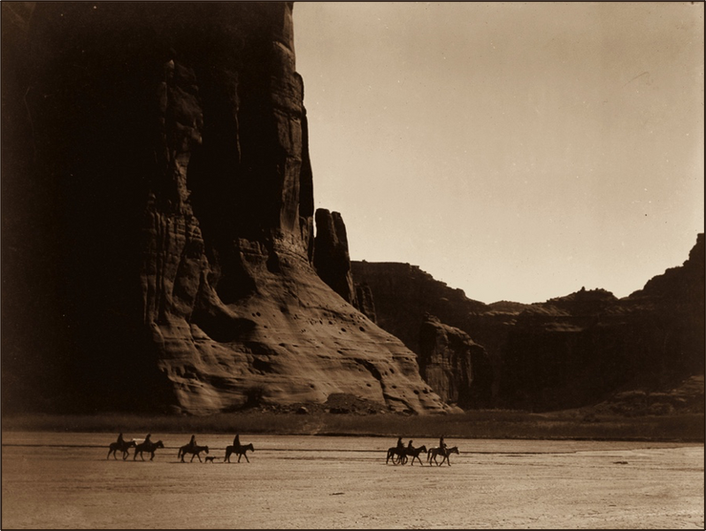 Рисунок 6. Edward Sheriff Curtis 1904&nbsp;год. Группа индейцев навахо в&nbsp;«Каньон де Шелли», штат Аризона.
