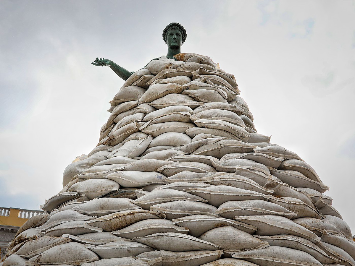 Памятник дюку де Ришельё в&nbsp;Одессе, апрель 2022. Фото: Lyashonok/Ukrinform/Nurphoto/AFP