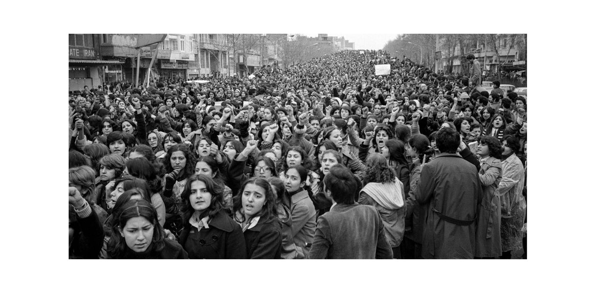 Протест женщин против принудительного ношения хиджаба после революции, Иран, 1979&nbsp;год 