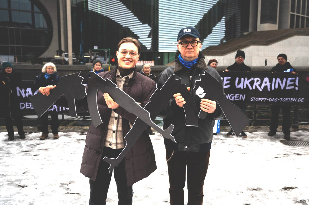 Активист “PSL” А.Коновалов и “Stoppt das Töten“ против поставок оружия Украине. 2025, Германия.