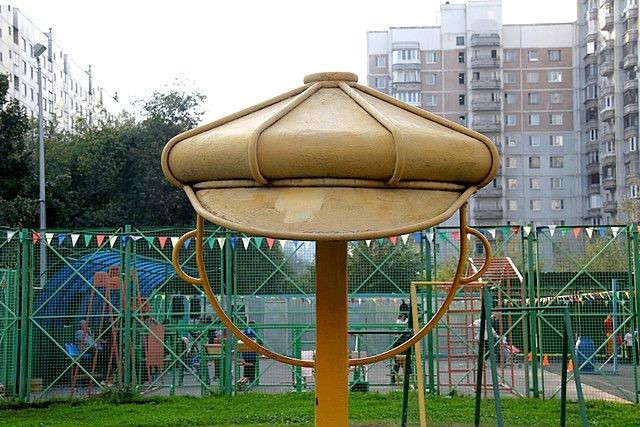 Хватит гадать по глазам начальства! Культ личности правителя и архитектурная критика