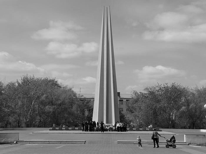 Казахстан, Павлодар. Обелиск славы и&nbsp;вечный огонь войнам погибшим в&nbsp;Великой Отечественной войне