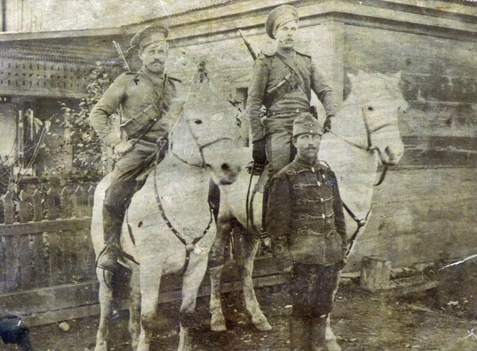 Уссурийские казаки с&nbsp;пленным австрийцем, Первая Мировая война, 1916&nbsp;год. 