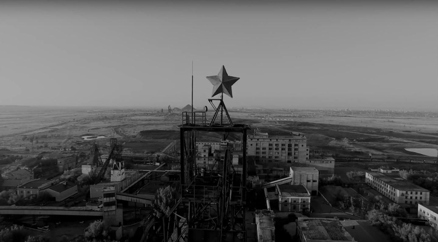 Кадр из&nbsp;фильма Антона Видокле «Коммунистическая революция была вызвана солнцем». 2015&nbsp;год.