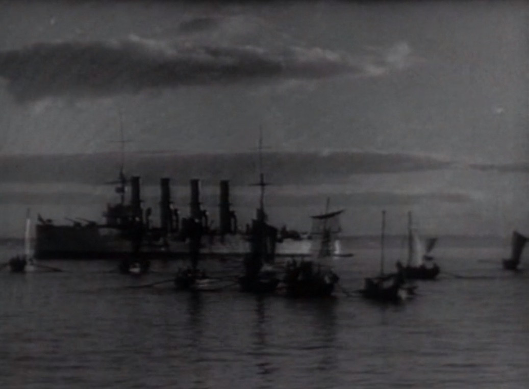Бой в&nbsp;Чемульпо. 2 русских корабля против 14 японских кораблей. В&nbsp;роли «Варяга» снялся крейсер «Аврора»