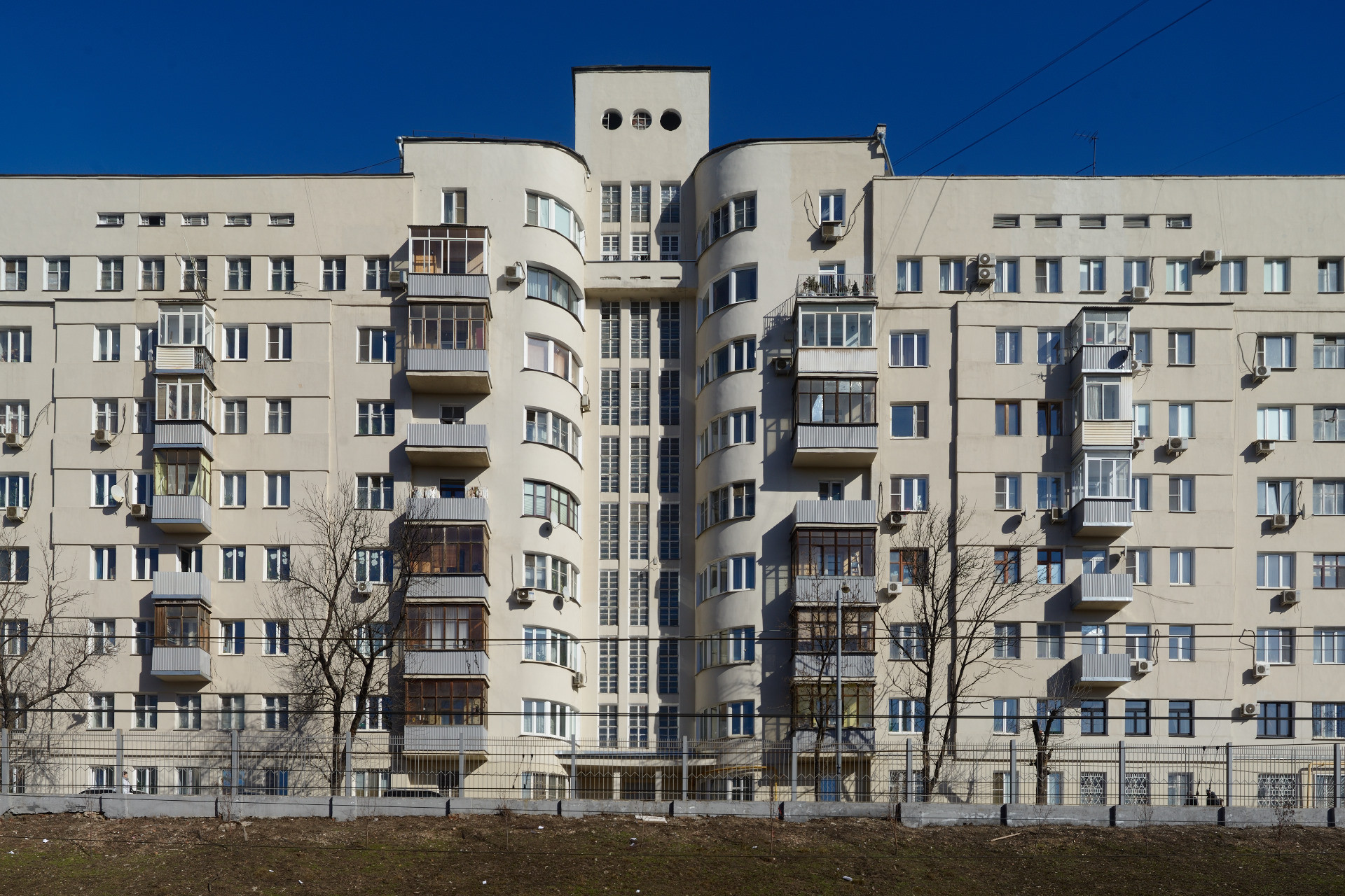 Поиски авангарда в Басманном тупике, 10/12