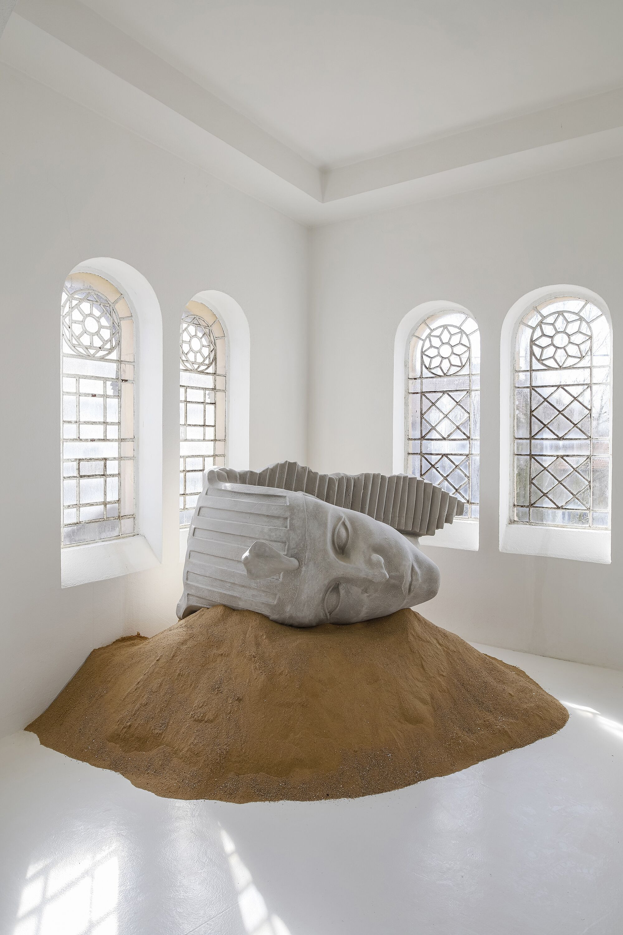 Zuzanna Czebatul, Their New Power (Head), 2020. Polystyrene, acrylic and sand, 160×110 x 120 cm. From the exhibition &#39;The Singing Dunes’, CAC-La synagogue de Delme