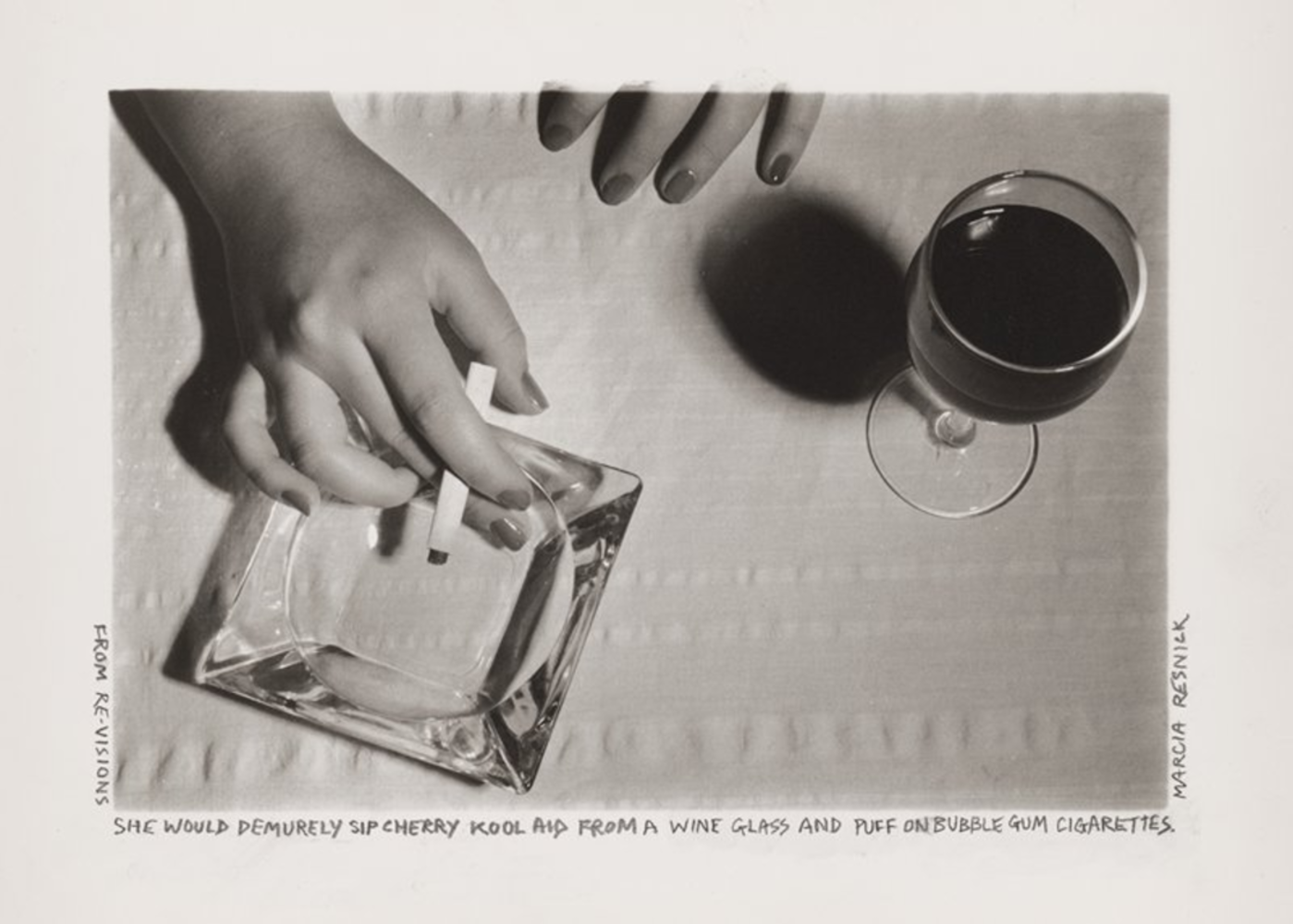 Marcia Resnick — She Would Demurely Sip Cherry Kool Aid From a Wine Glass and Puff on Bubble Gum Cigarettes («С притворной скромностью она потягивала вишневый Kool-Aid из винного бокала, затягиваясь сигаретами из жвачки»), from Re-visions, 1978, серебряно-желатиновая печать