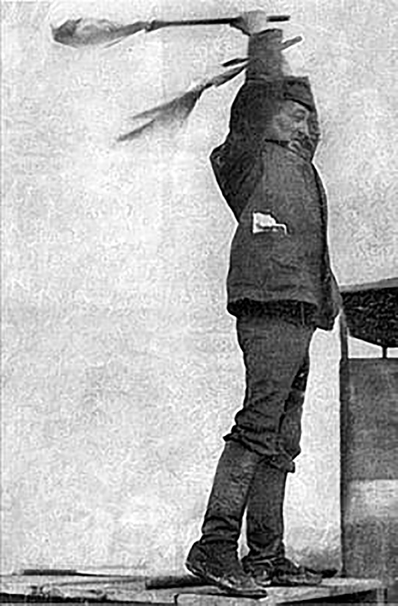 Рисунок 3&nbsp;— А.М.&nbsp;Авраамов дирижирует «Гудковой симфонией» 7 ноября 1923&nbsp;г. в&nbsp;Москве.