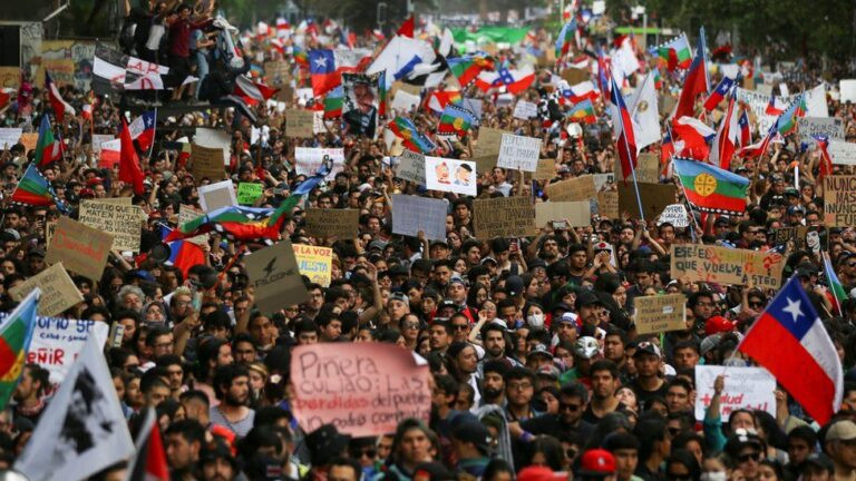 Многомиллионная демонстрация против экономического неравенства в&nbsp;Сантъяго, Чили
