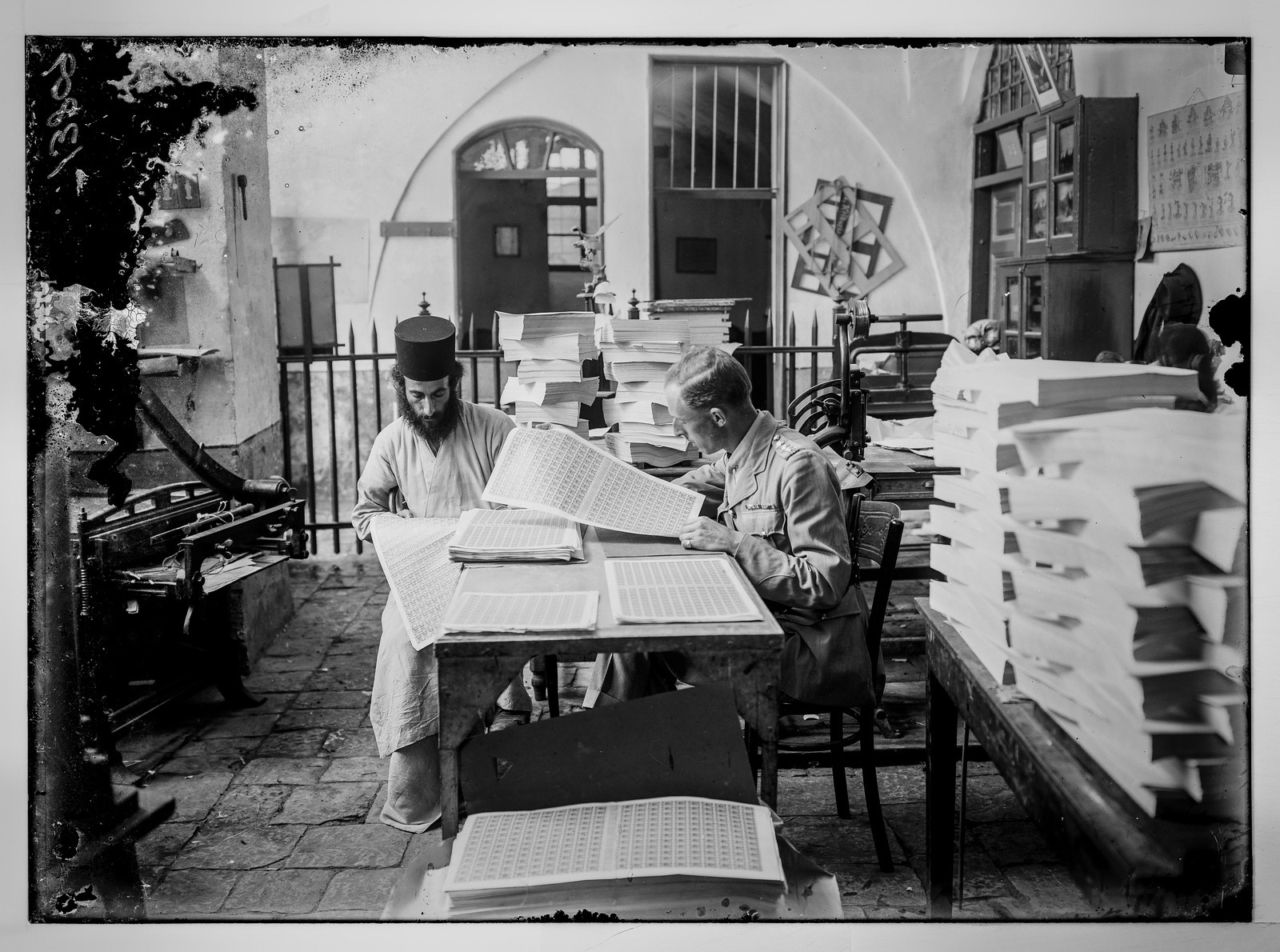 Печать первых марок Палестины. 1920 г. источник