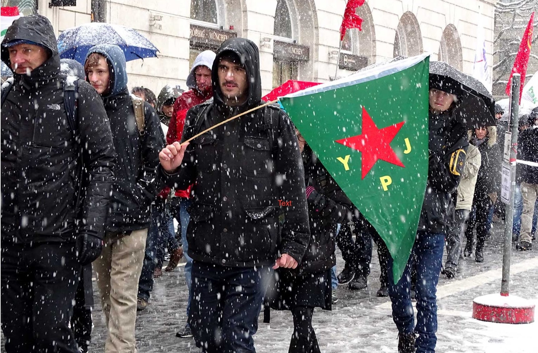 Kerem Schamberger at a pro Kurds demonstration in Munich, Foto: Andreas Scheffel