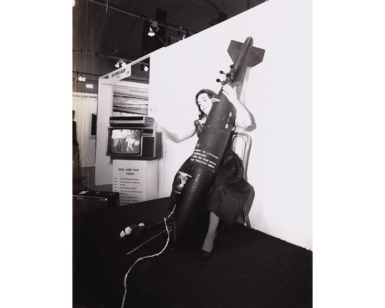 Charlotte Moorman performing Cello Bomb