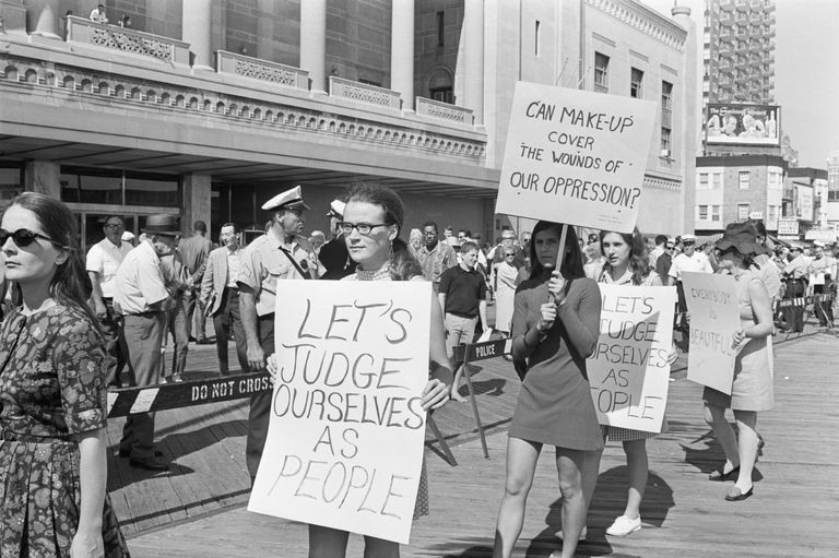 Demonstrators at the miss america pageant Bettmann Archive / Getty Images