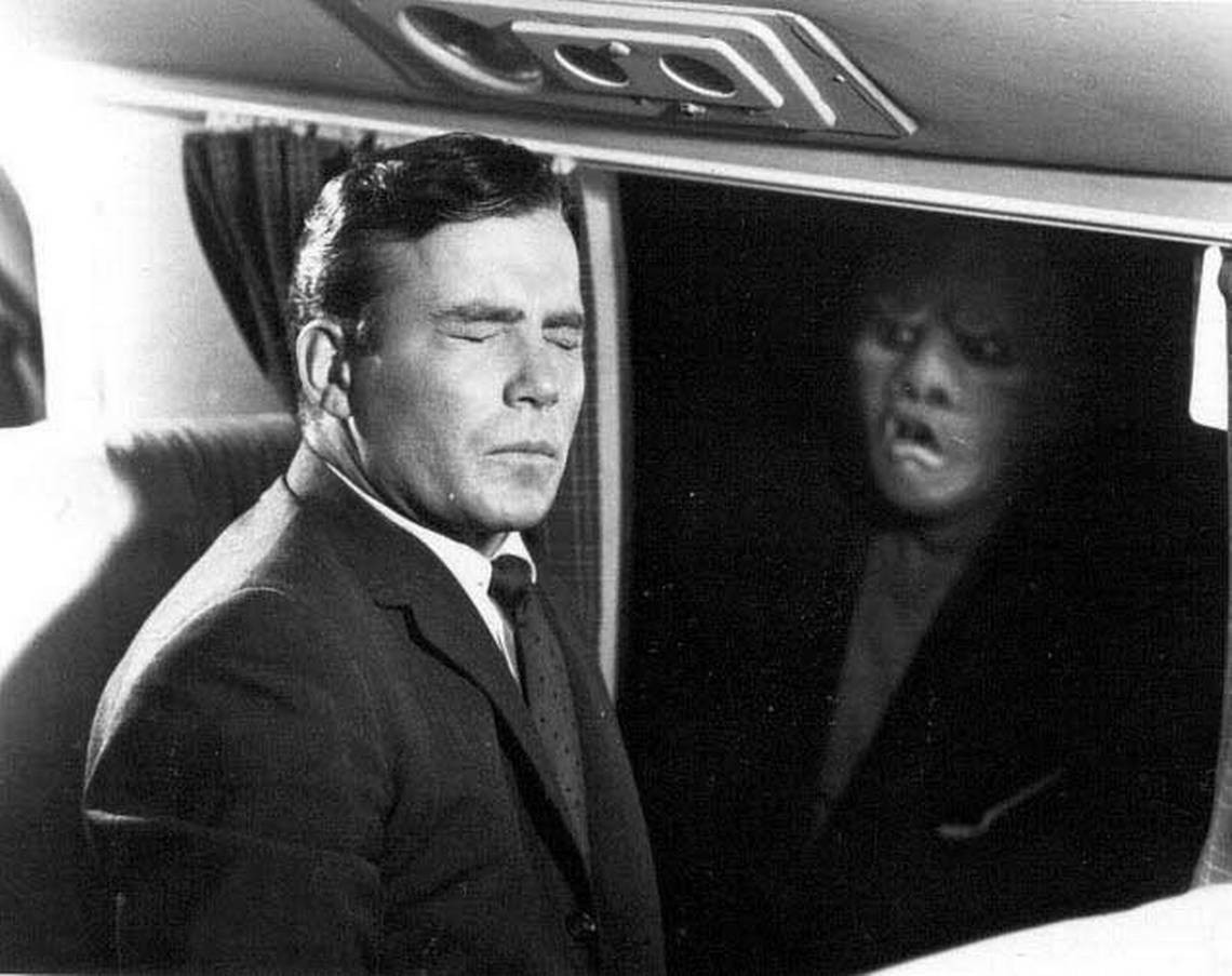 Кадр из&nbsp;эпизода «Кошмар на&nbsp;высоте 20 000 футов» (Ричард Доннер, 1963)