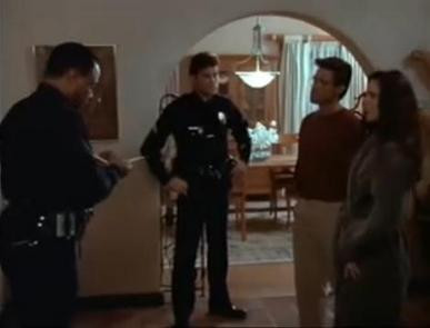  Полиция приезжает по&nbsp;вызову «Незаконное вторжение», режиссер Д. Кэплэн, 1992. 