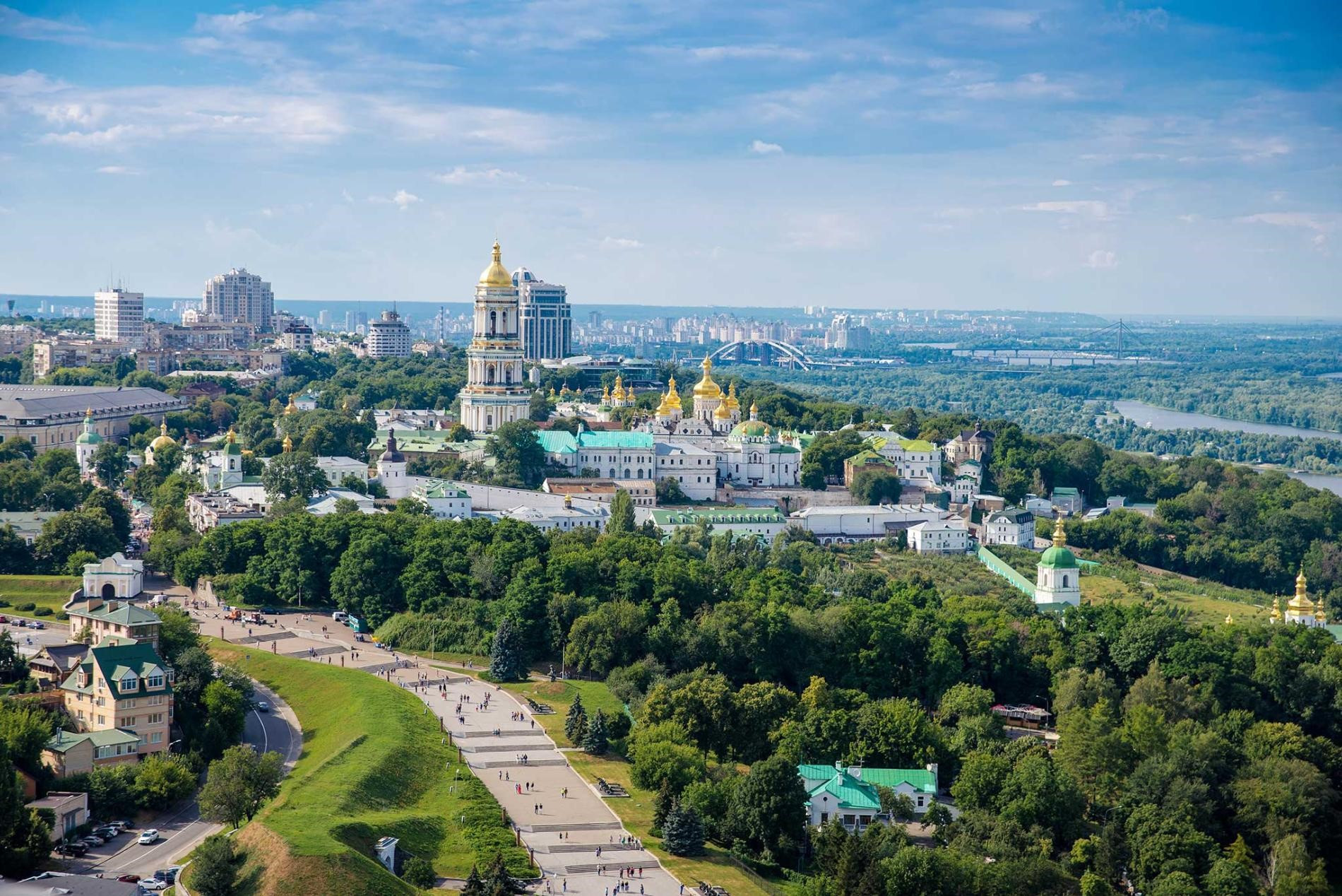 Aerial view on Kyiv Pechersk Lavra and on the banks of the Dnipro River, Kyiv, Badahos (Shutterstock), ca. 2010’s 