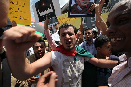 Протесты против Муаммара Каддафи. От толпы можно всего ожидать, хорошего и плохого