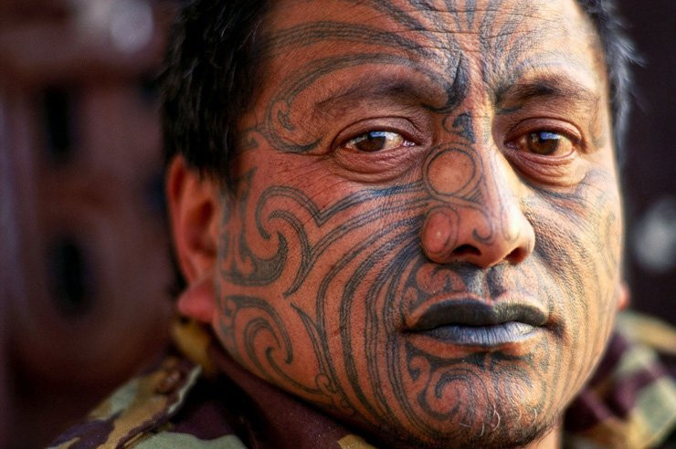 Фото: George Steinmetz. Маори. Политический активист Таме Ити с&nbsp;традиционной татуировкой “моко” на&nbsp;лице.