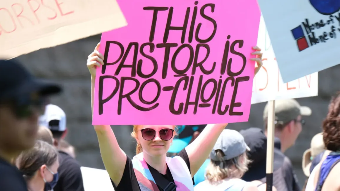 одна из участниц христианской группы, которая борется за право на аборт.