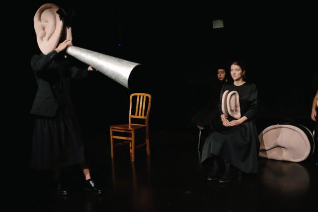 История уха, которое притворялось глухим