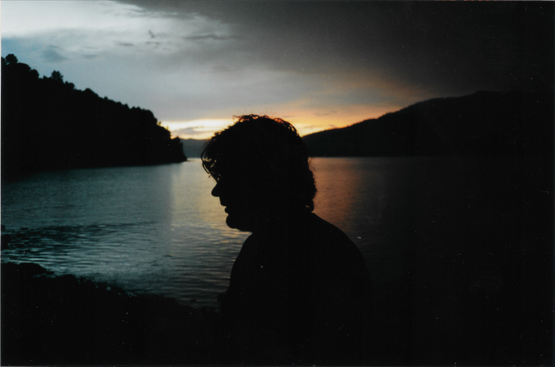 А. Осмоловский. Телецкое озеро. 2000. Фотография Дмитрия Гутова