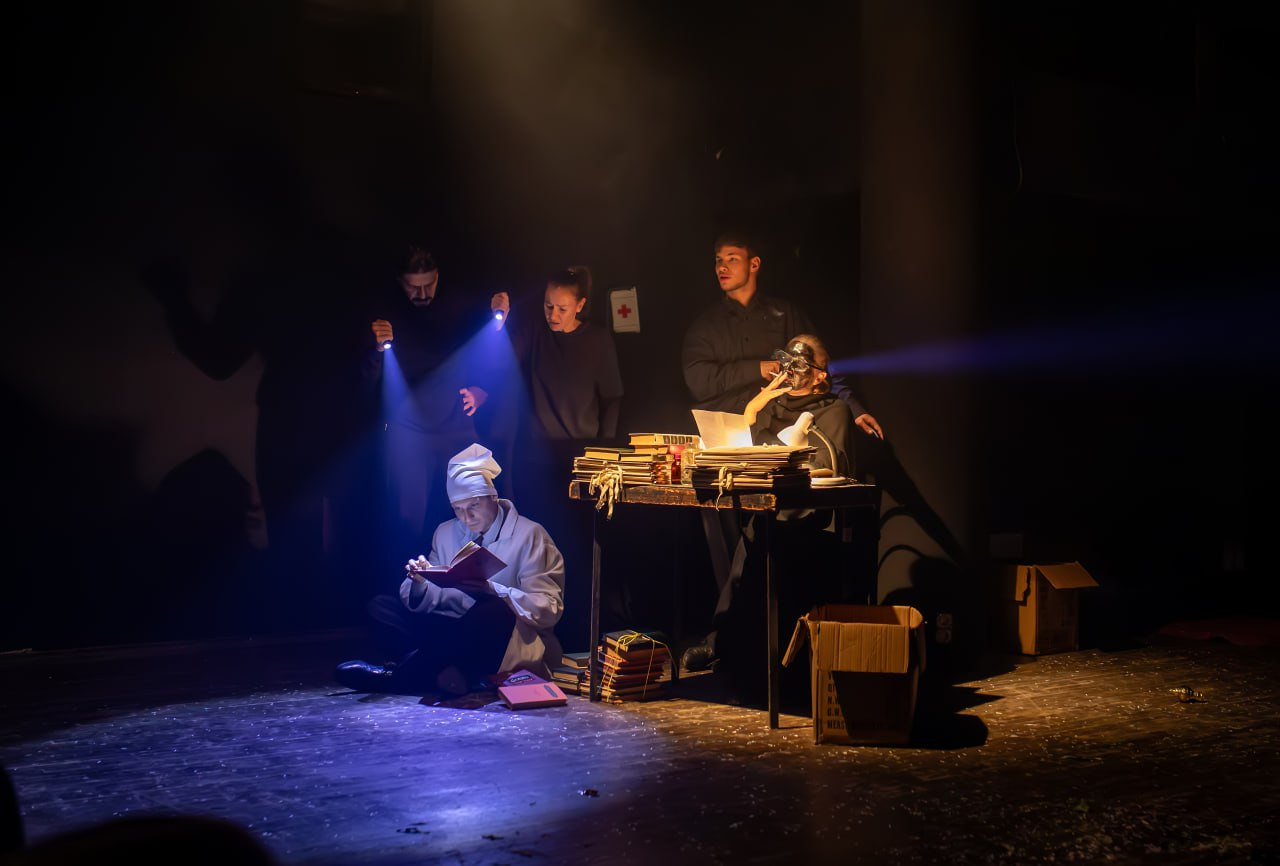 Эскиз "Записки юного врача". фото из телеграм канала театра.