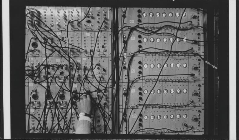 Пульт электронной аппаратуры, используемый при&nbsp;экспериментах // Всеволод Тарасевич, 1969