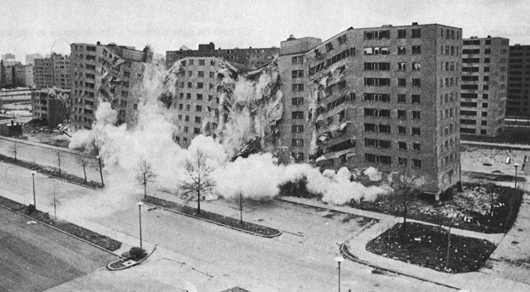 Снос зданий микрорайона Прютт-Айгоу (апрель 1972).