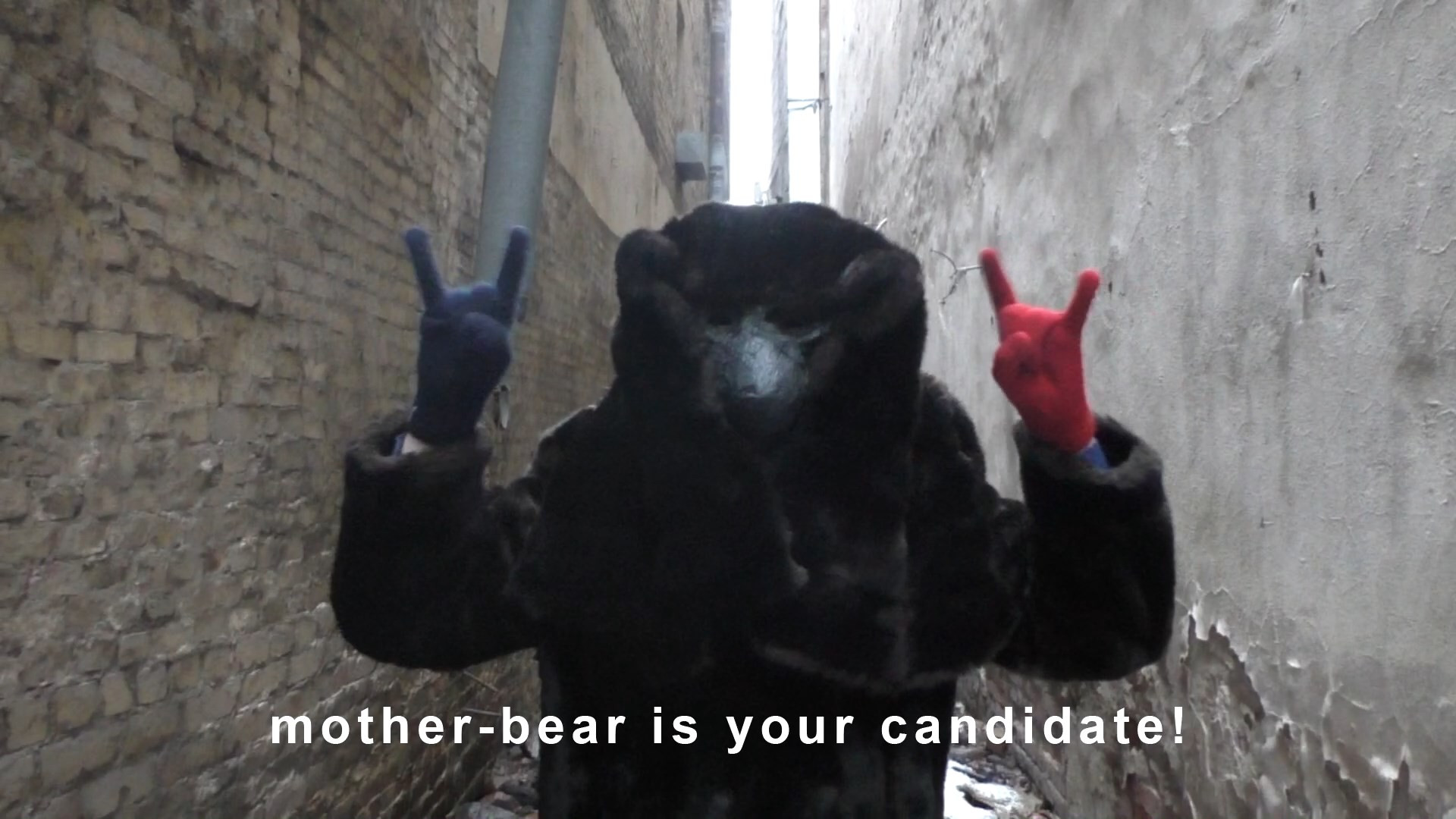 Дарья Апахончич, «Голосуй за&nbsp;<nobr>маму-медведицу</nobr>!», кадр из&nbsp;видео, 2017