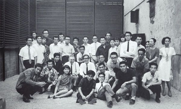 Фотография группы во&nbsp;дворе Пинакотеки. 1965&nbsp;год. Courtesy: https://tinyurl.com/vbe8km4