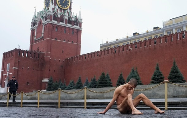 Акция Павленского на&nbsp;Красной площади. Фото: Reuters