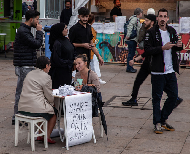 In-between Spaces. Repairing and Motion