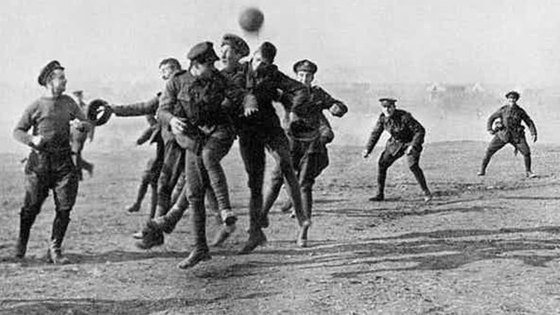 Фото, сделанное в 1915 году в Греции, иногда выдающееся за Рождественскую игру